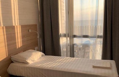 Dolzhanskaya Apartment | Pet-Friendly Getaway at Ейская усадьба in Должанской