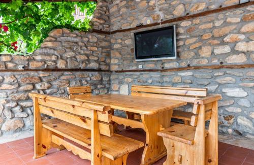 Yanovo Villa | Eco House Slavjanka: Pet-Friendly Retreat with Pool