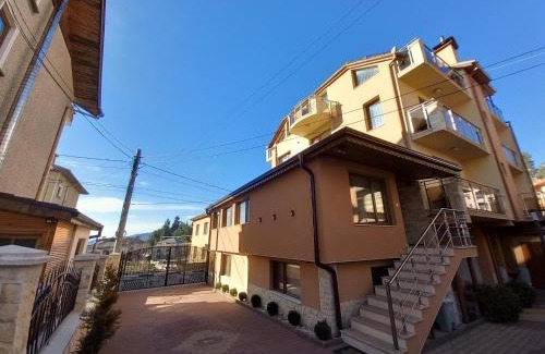 Dospat House | Guest Rated 10/10 at ЕЛЕГАНС House with Hot Tub & Fireplace