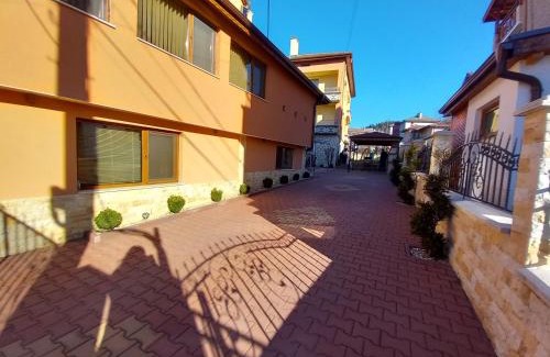 Dospat House | Guest Rated 10/10 at ЕЛЕГАНС House with Hot Tub & Fireplace