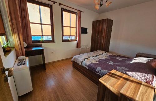 Koprivshtitsa House | Emily Family House: Pet-Friendly Retreat with Breakfast