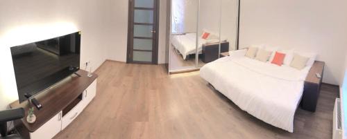Svyatoshyns'kyi District Apartment | Family-Friendly Hotel Near Shulyavka Metro - 9/10 Guest Rated