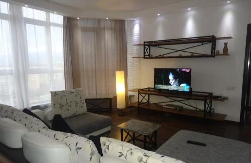 Almaty Apartment | Guest Rated: 9.7 at Жетысу-3 with Breakfast & Accessibility