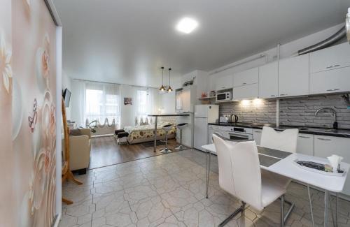 Darnyckyj Apartment | Riviera Residence: Highly Rated at 9.6/10 for Comfort