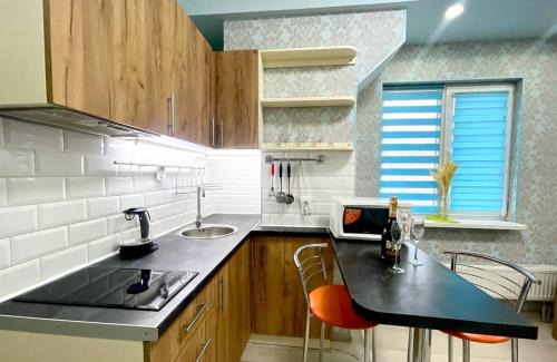 Kharkiv Apartment | Explore ЖК "Французский квартал" with Hot Tub & Breakfast