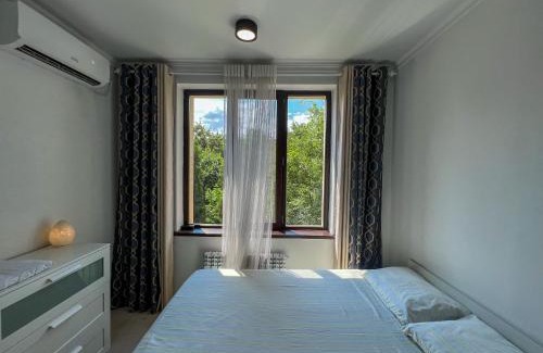 Bishkek Apartment | Family-Friendly ЖК Фрунзе with Perfect 10 Review Score