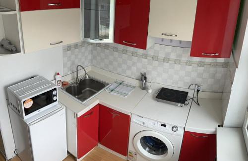 Bayanzurkh Apartment | Welcoming Жуковка: A Family and Pet-Friendly Retreat