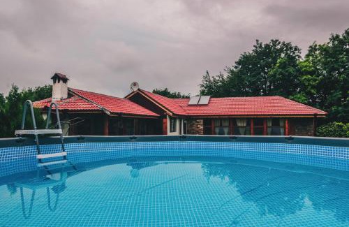 Krushuna House | Discover Завоя: Pet-Friendly Oasis with Pool & Breakfast