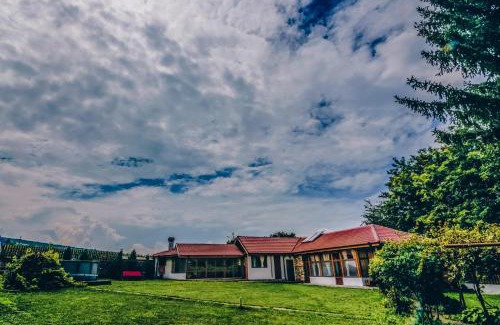 Krushuna House | Discover Завоя: Pet-Friendly Oasis with Pool & Breakfast