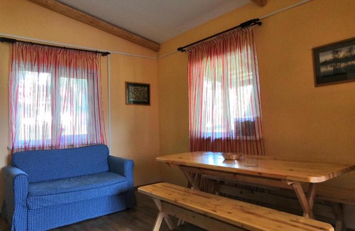Bukholovo Hotel | Inviting Country Retreat: Заборовье with Hot Tub & Breakfast
