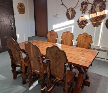 Mizhhirya Apartment | Cozy Retreat with Kitchen & Child-Friendly Amenities
