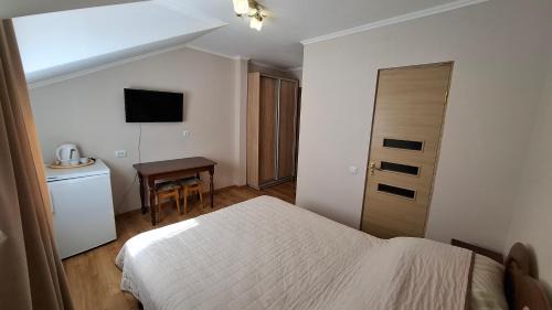 Truskavets House | Highly Rated Guest House "Natali" with Kitchen Amenities