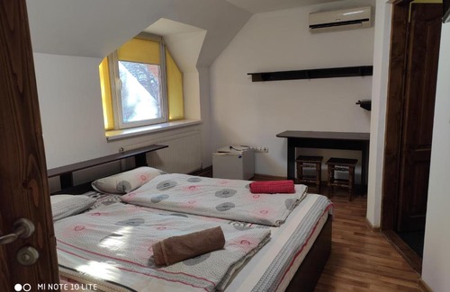 Berehove Hotel | Cozy Затишок: Pet-Friendly Stay with Breakfast Included