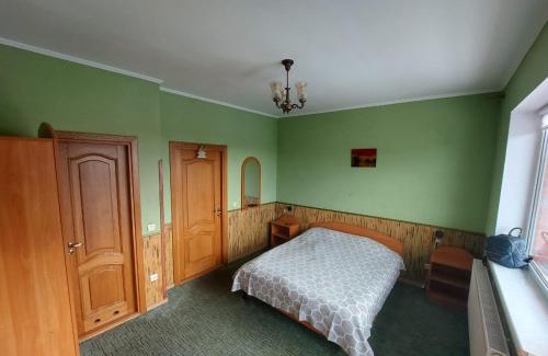 Plavya Cabin | Cozy Затишок: Pet-Friendly Retreat with Great Ratings!