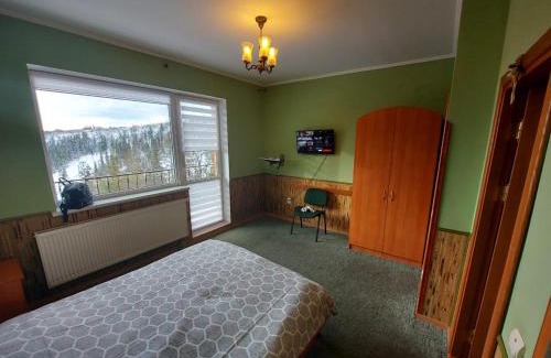 Plavya Cabin | Cozy Затишок: Pet-Friendly Retreat with Great Ratings!