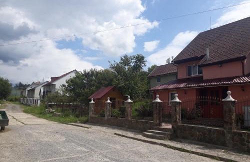 Volovets House | Cozy Holiday Homes in Volovets, Ukraine for Family Getaways