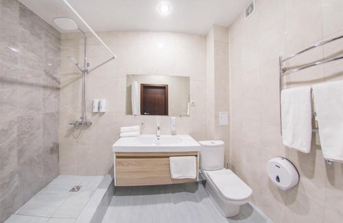 Gorki Gorod Hotel | Pet-Friendly ИвМонтан with Breakfast & Wheelchair Access