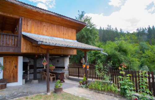 Tryavna House | Discover Йовчовата къща: Oceanfront Retreat Rated 9.3