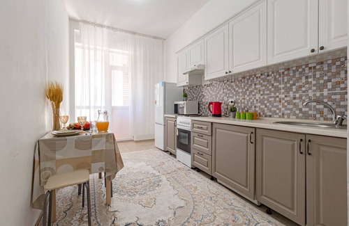 Yesil District Apartment | Cozy Stay at Кабанбай Батыра 60А-20 with Breakfast