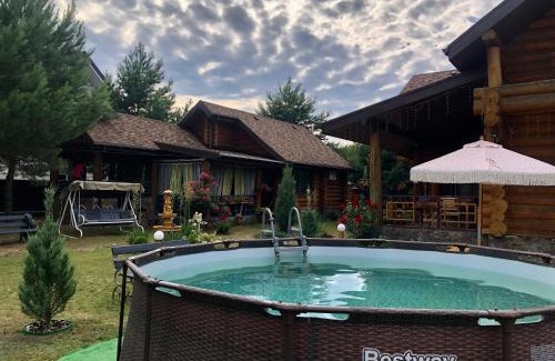 Volyn Oblast House | Enchanting Kazkovyi Svitiaz: Pet-Friendly Oceanfront Escape