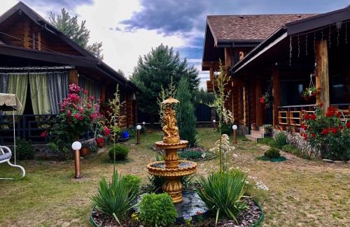 Volyn Oblast House | Enchanting Kazkovyi Svitiaz: Pet-Friendly Oceanfront Escape