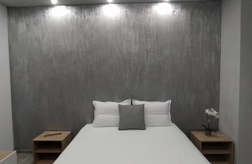 Lyaskovo House | Cozy Каламанди: Guest Rated 9/10 with Hot Tub & Breakfast