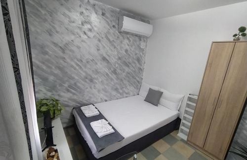Lyaskovo House | Cozy Каламанди: Guest Rated 9/10 with Hot Tub & Breakfast