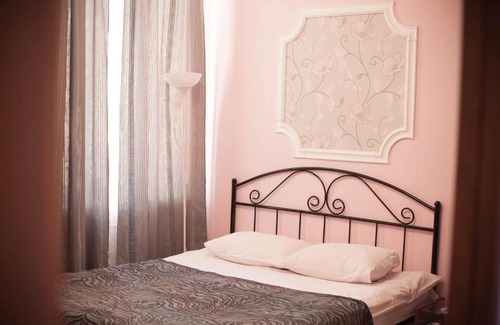 Sennoy House | Budget-Friendly Капитал Гостевой дом with Hot Tub & Breakfast