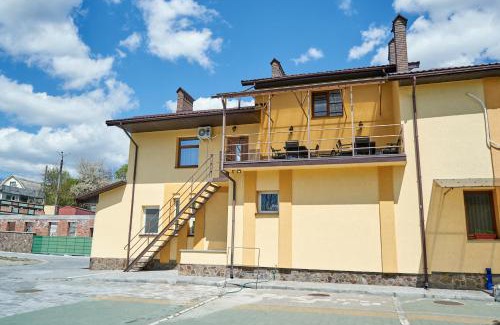 Kamenets-Podol'skiy Hotel | Discover Каприз: Pet-Friendly Stay with Hot Tub & Breakfast