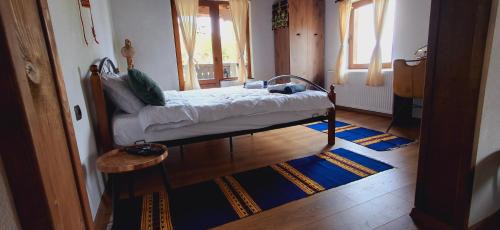 Leshten House | Капсъзовата къща