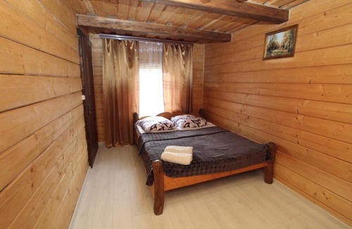 Yablunytsya House | Explore the Beautiful Карпати: Family & Pet-Friendly Stays