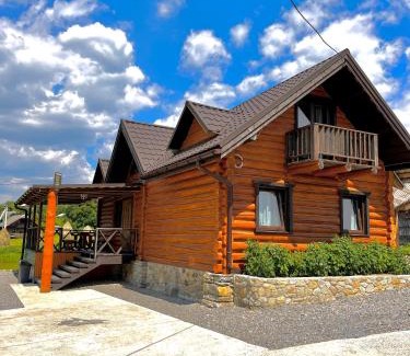 Plavya Villa | Experience Comfort at Карпатська садиба - Rated 9/10!