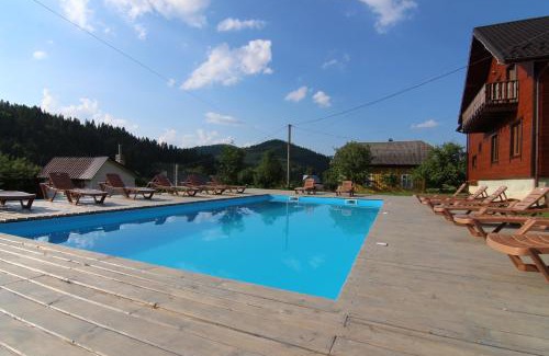 Plavya Villa | Experience Comfort at Карпатська садиба - Rated 9/10!