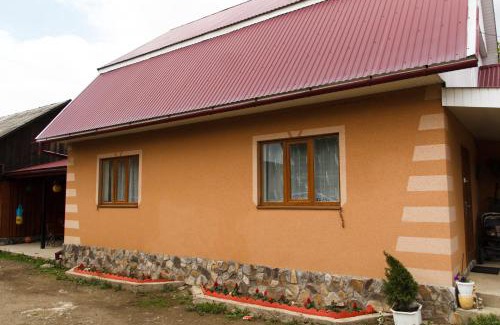 Soymy House | Discover Карпатське сяйво: Family-Friendly with Pool & Hot Tub