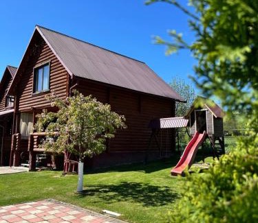 Polyana House | Discover Карпатський краєвид: Rated 9.9/10 with Ocean Views