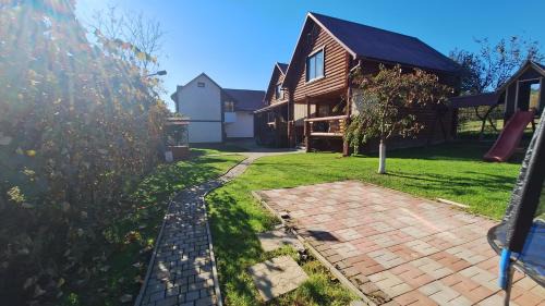 Polyana House | Discover Карпатський краєвид: Rated 9.9/10 with Ocean Views