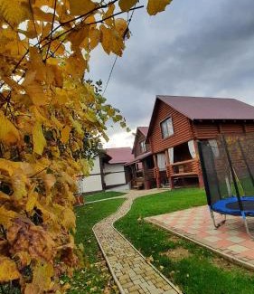 Polyana House | Discover Карпатський краєвид: Rated 9.9/10 with Ocean Views
