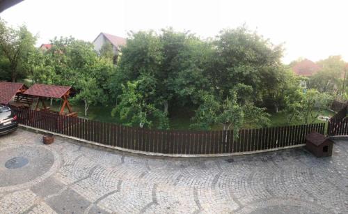 Chynadiyovo House | Kid-Friendly Stay at Катерина with Kitchen Amenities