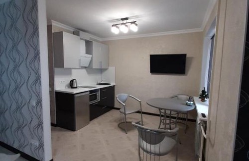 Tolyatti Apartment | Top-Rated Квартира Аренда with Breakfast & Hot Tub