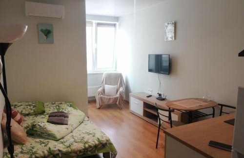 Obolon' Apartment | Convenient Stay on Geroiv Stalingrada in Obolon
