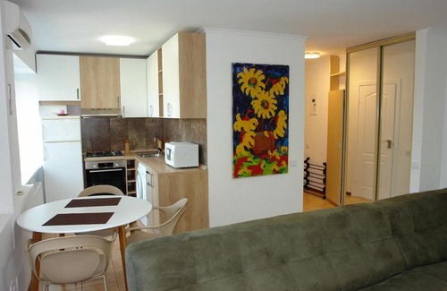 Baluty Apartment | Pet-Friendly Apartment in Łódź for Family Getaways