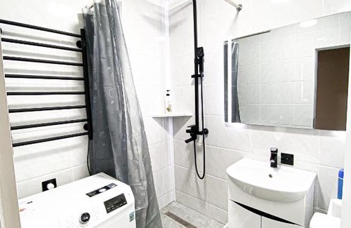 Nukus Apartment | Central City Apartment: Highly Rated & Family-Friendly Stay