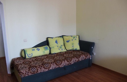 Arkhangelsk Apartment | Prime Apartment in Central Obvodny with Hot Tub Access