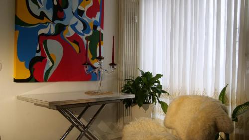 Isola del Bosco - Delle Corti Apartment | Elegant Milan Apartment with Restaurant & Family Amenities