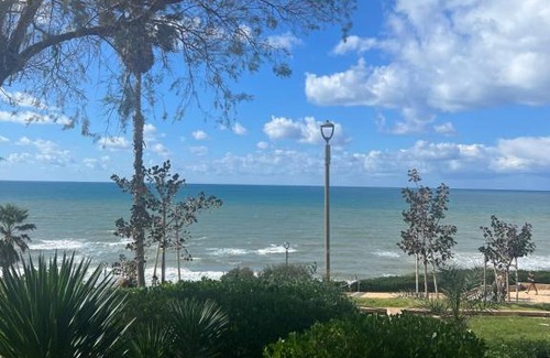 Netanya Apartment | Oceanfront Apartment with Breathtaking Views and Accessibility