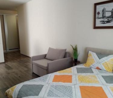 Holosiivskyj Apartment | Cozy Studio Apartment in Teremky with Modern Amenities