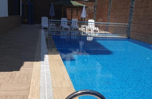 Kargicak Apartment | Best Life 4: Family-Friendly Retreat with Pool & Hot Tub
