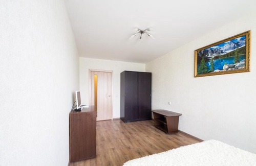 Avtozavodsky City District Apartment | Pet-Friendly Apartment with Kitchen and Child Amenities
