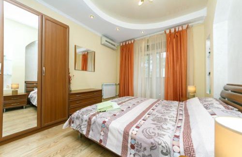 Afanasivsʹkyy Yar Apartment | Cozy Apartment with Hot Tub - Rated 9.2 by Guests
