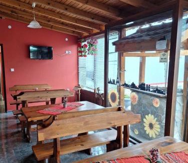 Dolna Mitropoliya House | Central Apartments: Ideal Stay with Kitchen Amenities